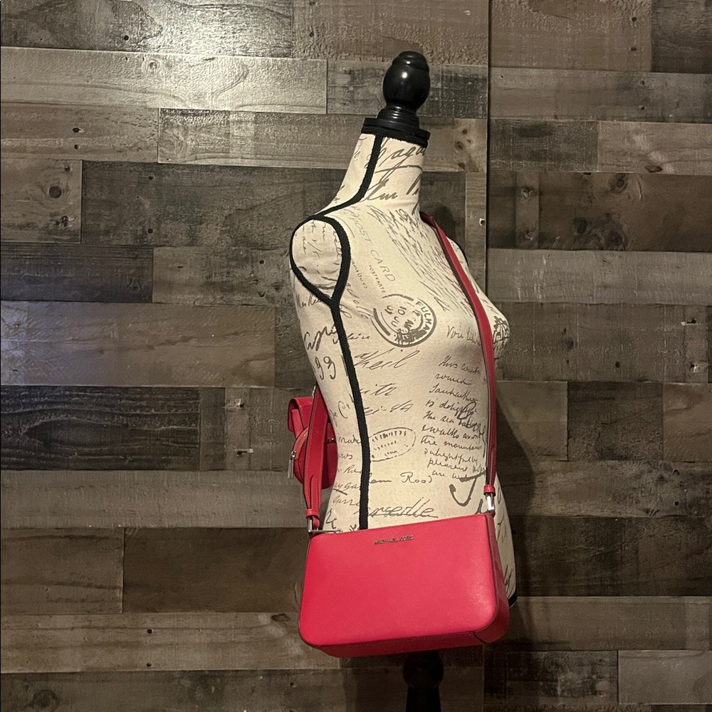 NWT Michael Kors Jet Set Travel Crossbody W/Tech Attachment